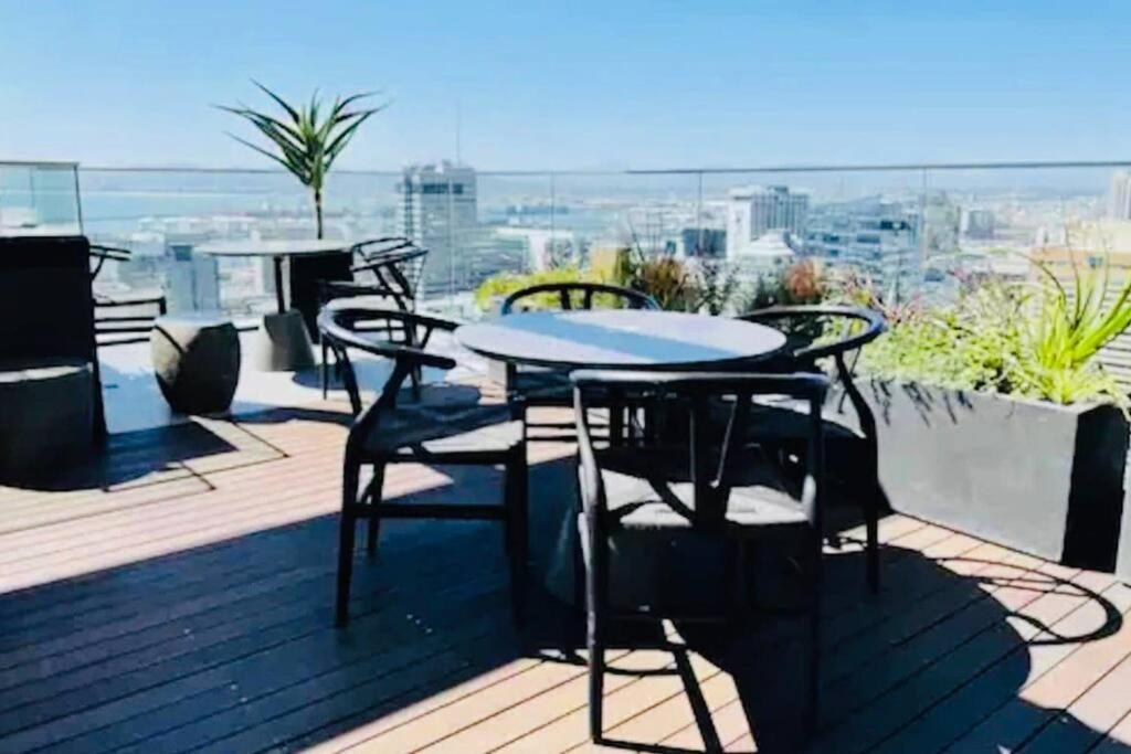 Skyline Views Stylish Studio With Pool, Parking No Load Shedding Kapstaden Eksteriør billede